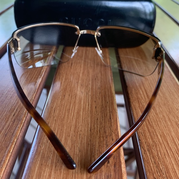 Authentic Gucci glasses with hard case and cleaning cloth - Picture 6 of 8